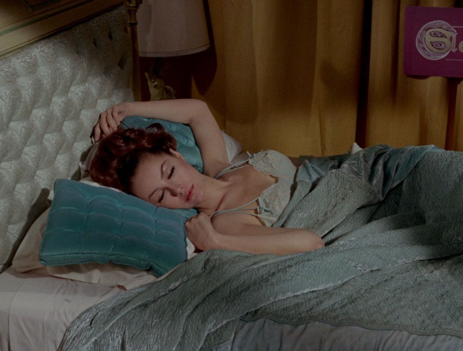 Catwoman als Sleeping Beauty