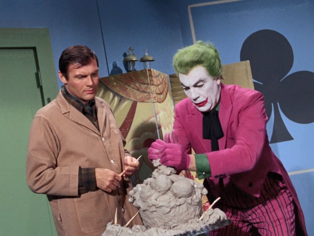 Joker gibt Bruce Wayne Kunstunterricht.